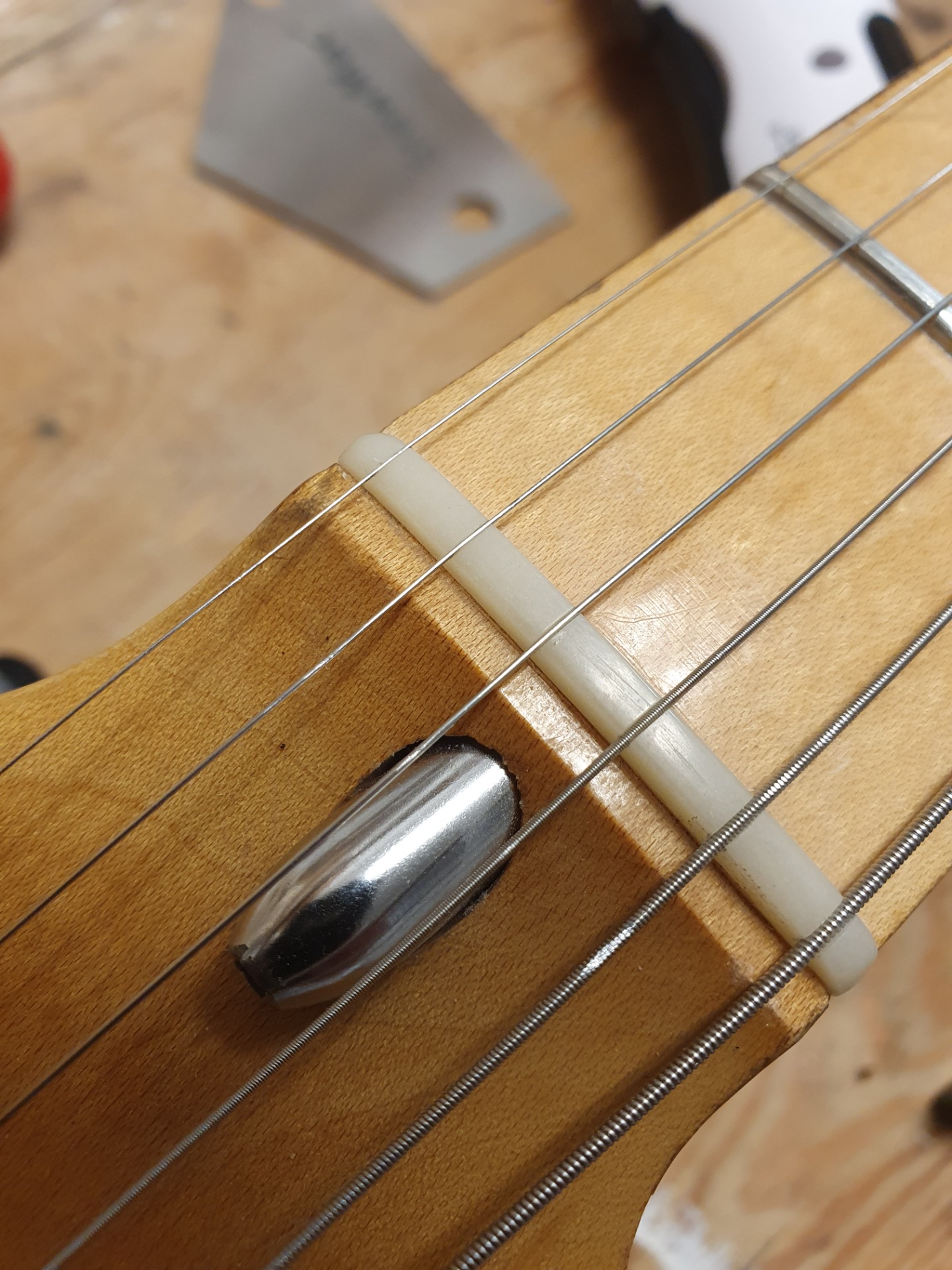 Ny bensadel på Stratocaster-77 