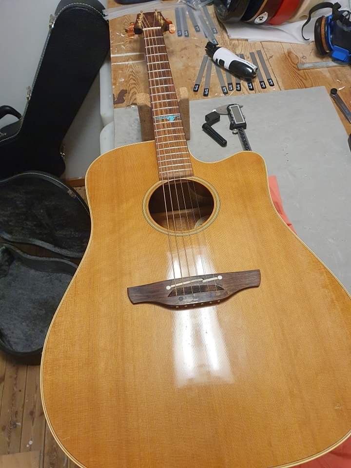 Justering av stall på Takamine